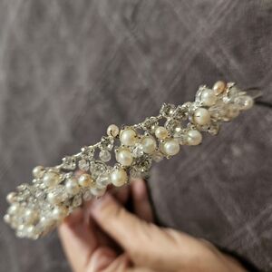 Elegant Pearl and Crystal Hair Accessory